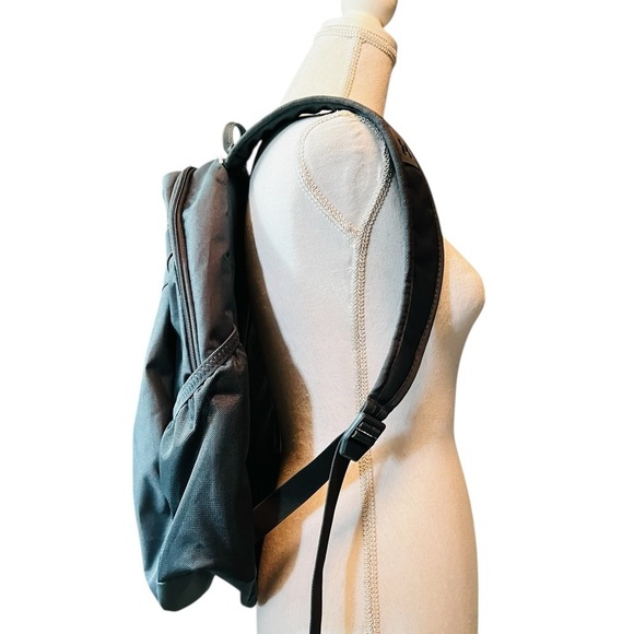 Under Armour Gray & Black Storm Hustle-Lite Backpack with Durable Design NWOT - Picture 2 of 15